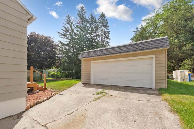 123 W Mckinley St, Owatonna, MN 55060