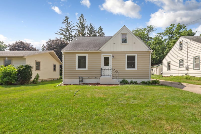 123 W Mckinley St, Owatonna, MN 55060