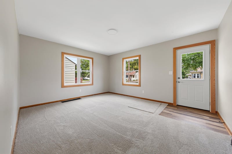 123 W Mckinley St, Owatonna, MN 55060