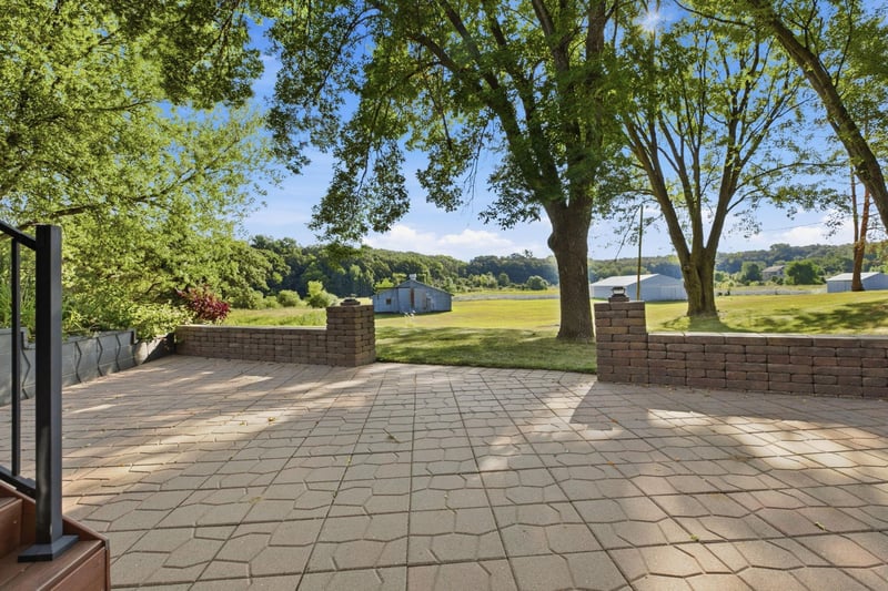 16474 Lake Ave, Paynesville, MN 56362