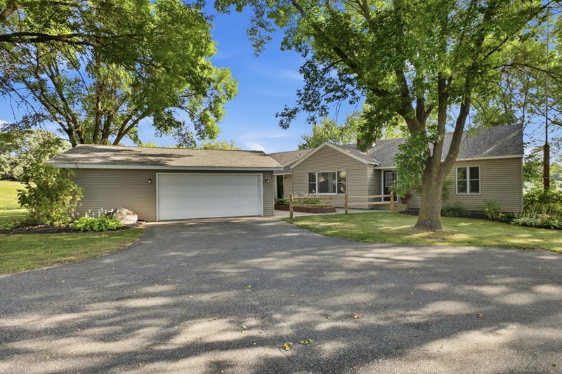 16474 Lake Ave, Paynesville, MN 56362