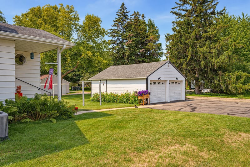725 5th Ave SW, Hutchinson, MN 55350
