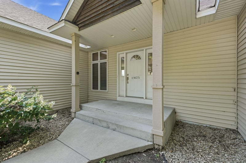 13675 Nicollet Ave, Burnsville, MN 55337