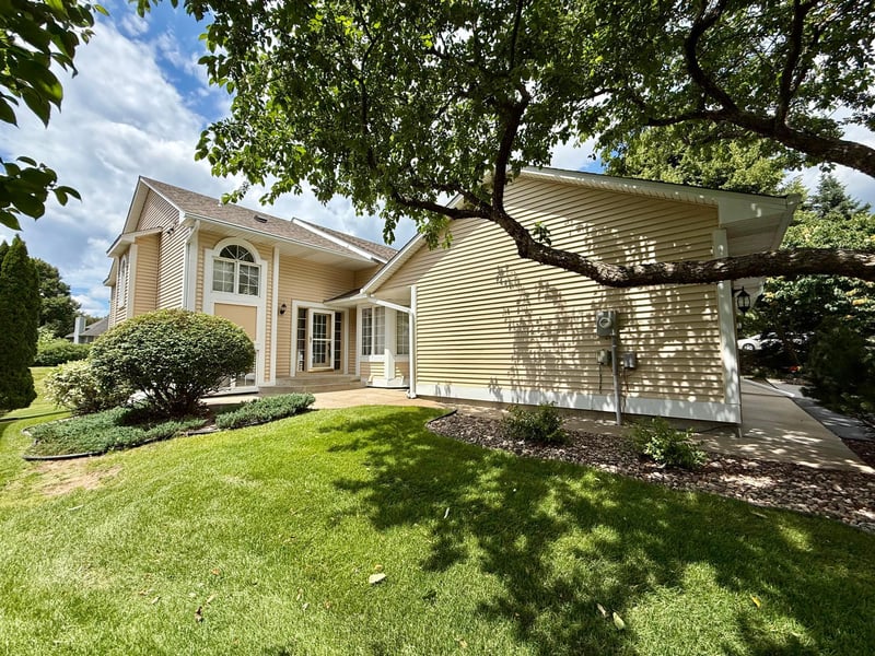 808 Winterberry Dr, Woodbury, MN 55125