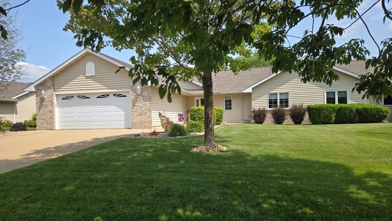 1405 26th St SW, Austin, MN 55912