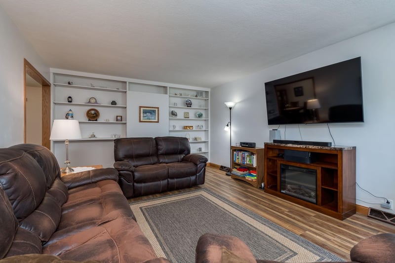 48186 Old River Bluff Rd, Saint Peter, MN 56082