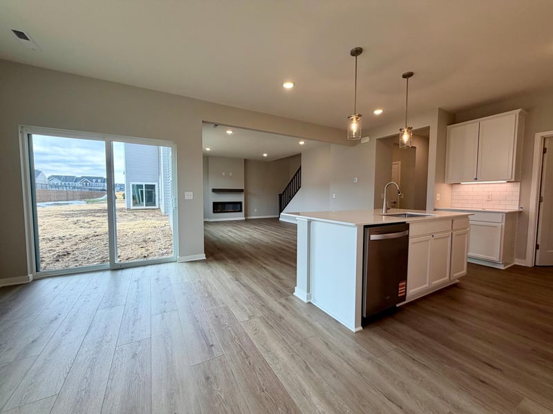 4979 Airlake Dr, Woodbury, MN 55129