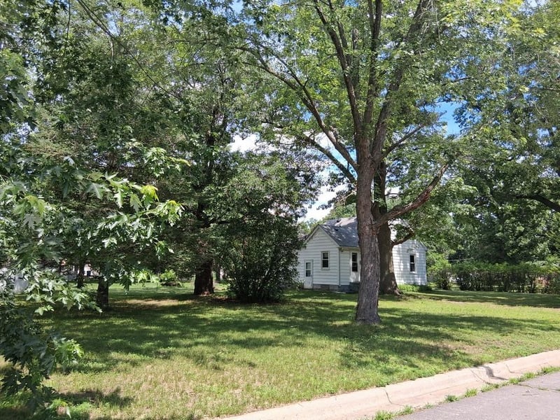 714 5th St SW, Little Falls, MN 56345