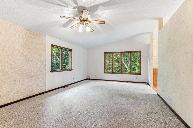 39258 Harder Pw, North Branch, MN 55056
