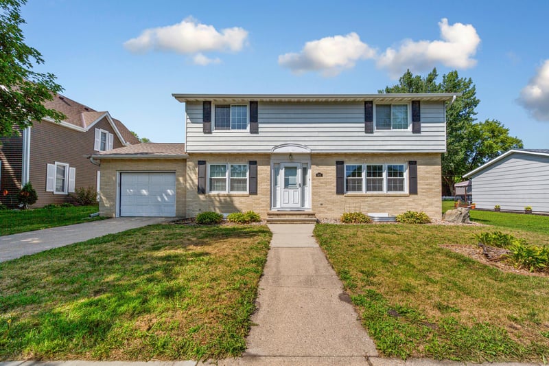 403 E Adams St, Arlington, MN 55307
