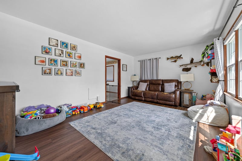 403 E Adams St, Arlington, MN 55307