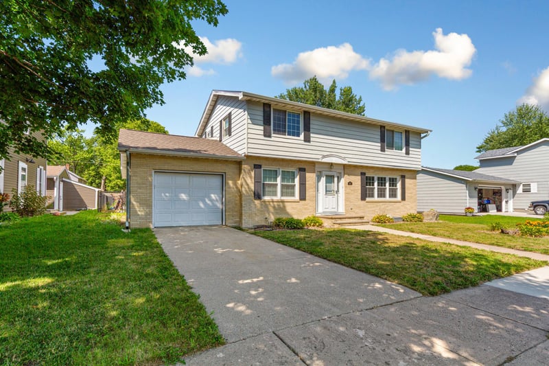 403 E Adams St, Arlington, MN 55307
