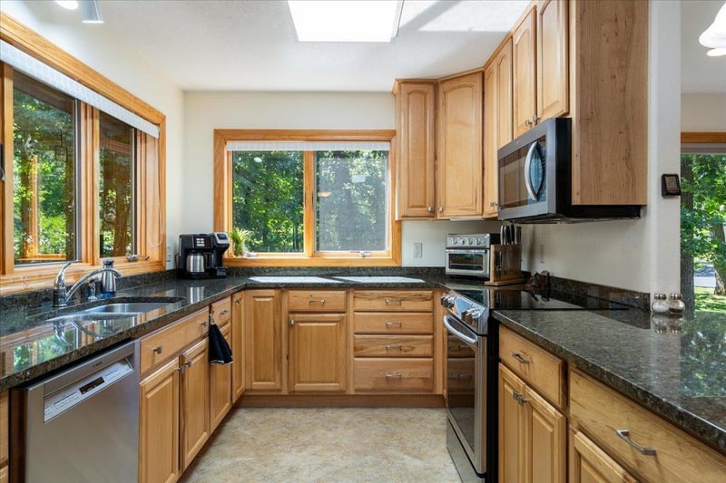 11808 Maplewood Dr SW, East Gull Lake, MN 56401