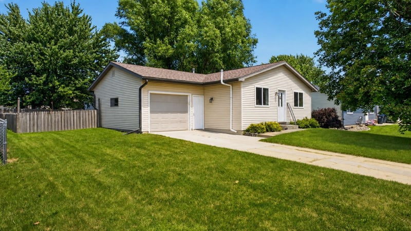 913 2nd St NW, Byron, MN 55920