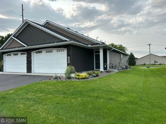 230 11th Ave S, Princeton, MN 55371