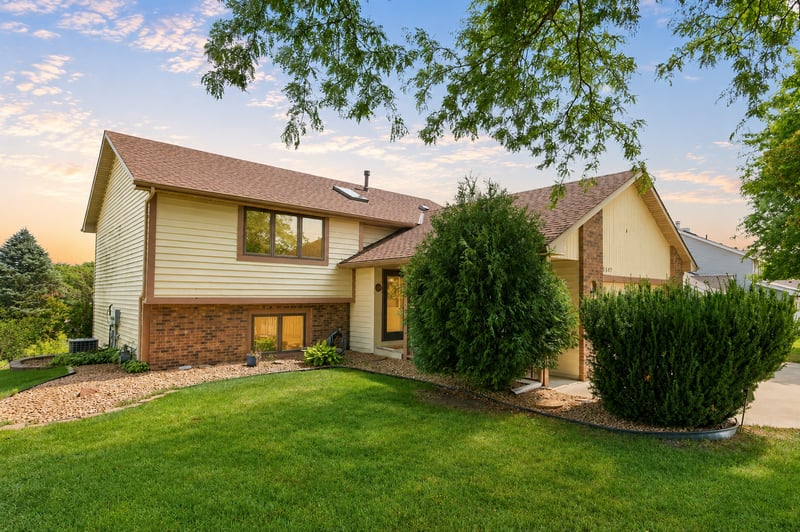 15117 Chicago Ave, Burnsville, MN 55306