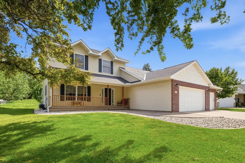 955 Park Dr, Belle Plaine, MN 56011