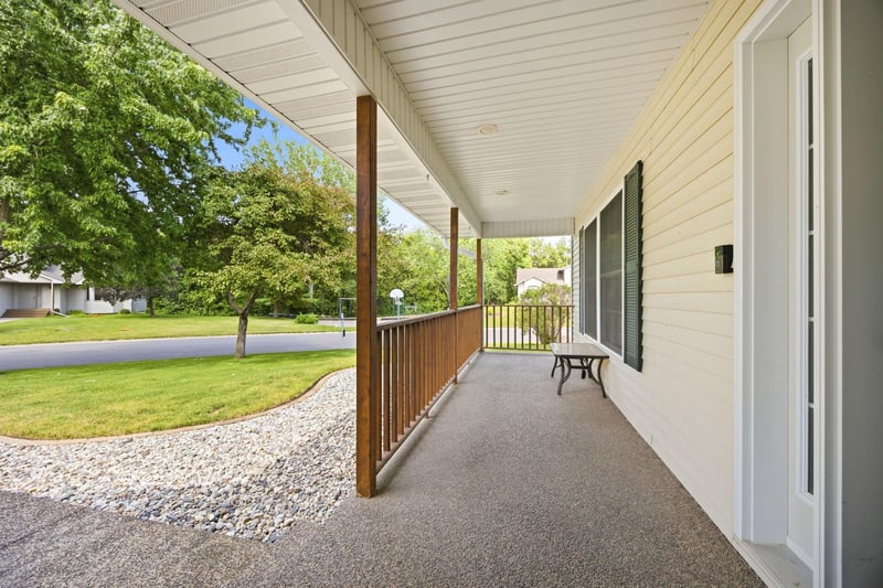 955 Park Dr, Belle Plaine, MN 56011
