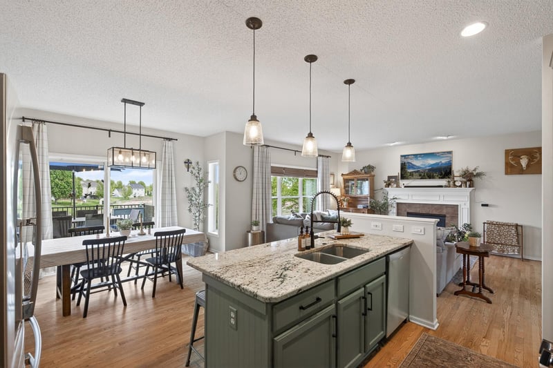 6698 Mackenzie Ave NE, Albertville, MN 55301