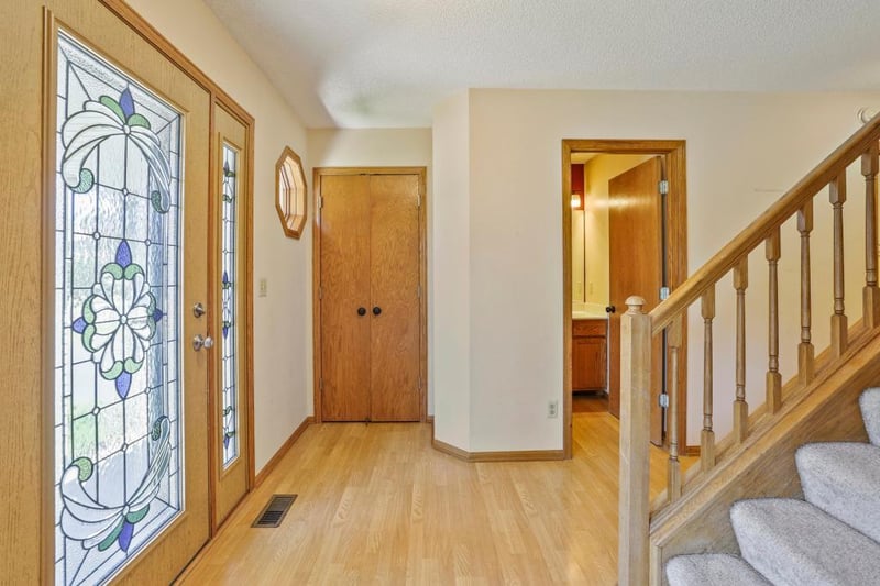 2477 Windsor Ln, Woodbury, MN 55125