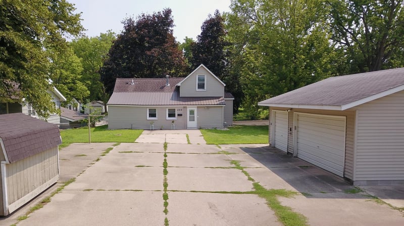 466 Bluff St NE, Hutchinson, MN 55350