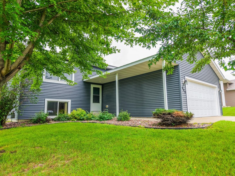 809 10th St NW, Kasson, MN 55944