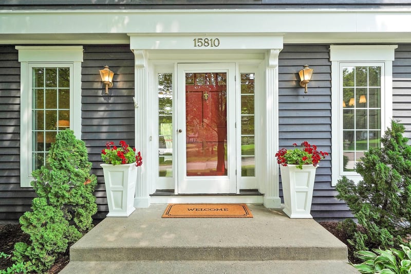 15810 Nursery Dr, Minnetonka, MN 55345