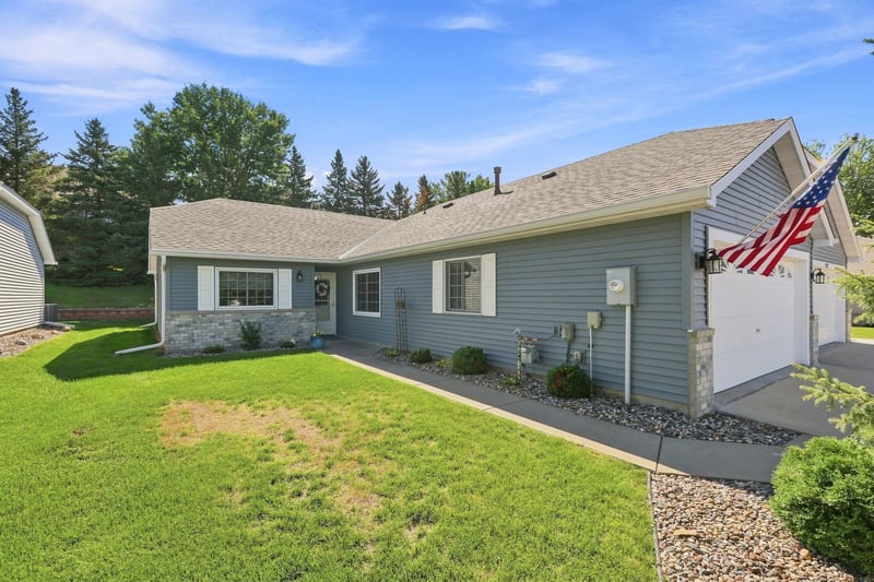 7590 Newbury Rd, Woodbury, MN 55125