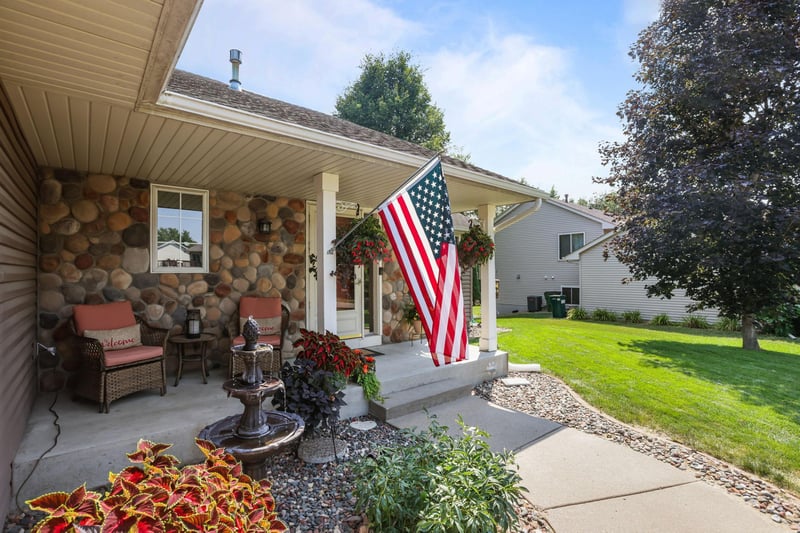 2828 90th Ln NE, Blaine, MN 55449