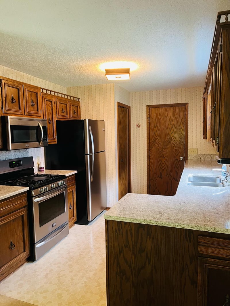 169 Mary Cir, North Mankato, MN 56003