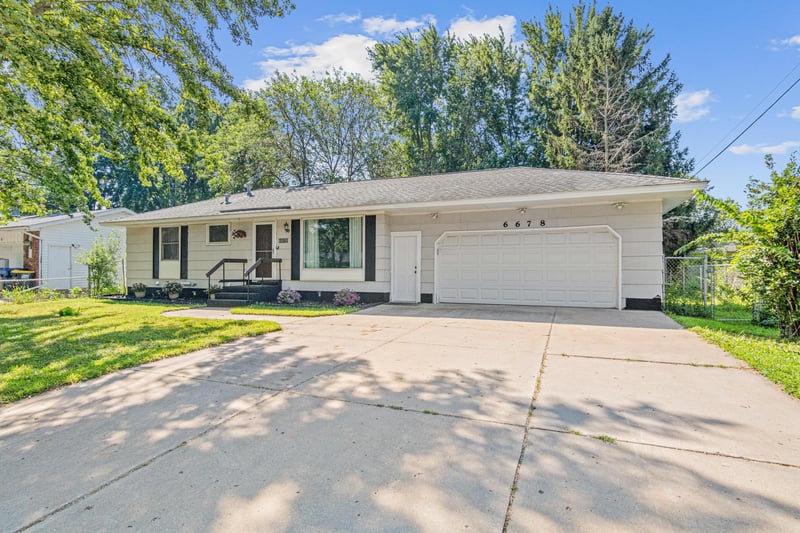 6678 166th St W, Rosemount, MN 55068