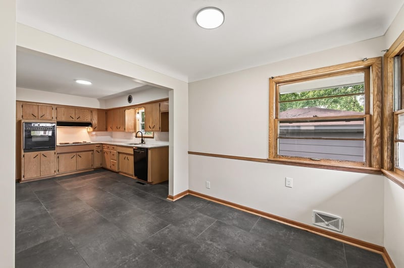 3119 Mildred Dr, Roseville, MN 55113