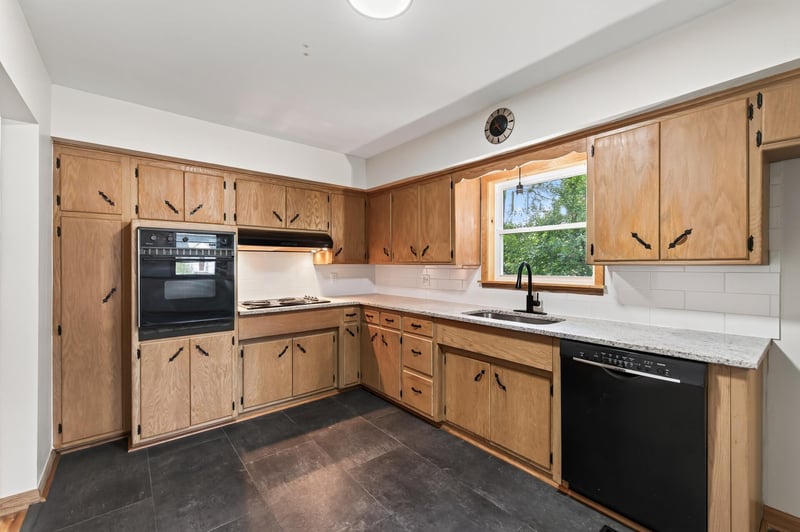 3119 Mildred Dr, Roseville, MN 55113