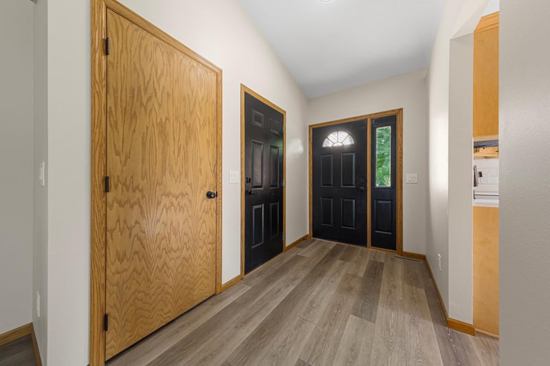 1676 Castle Dr, North Mankato, MN 56003