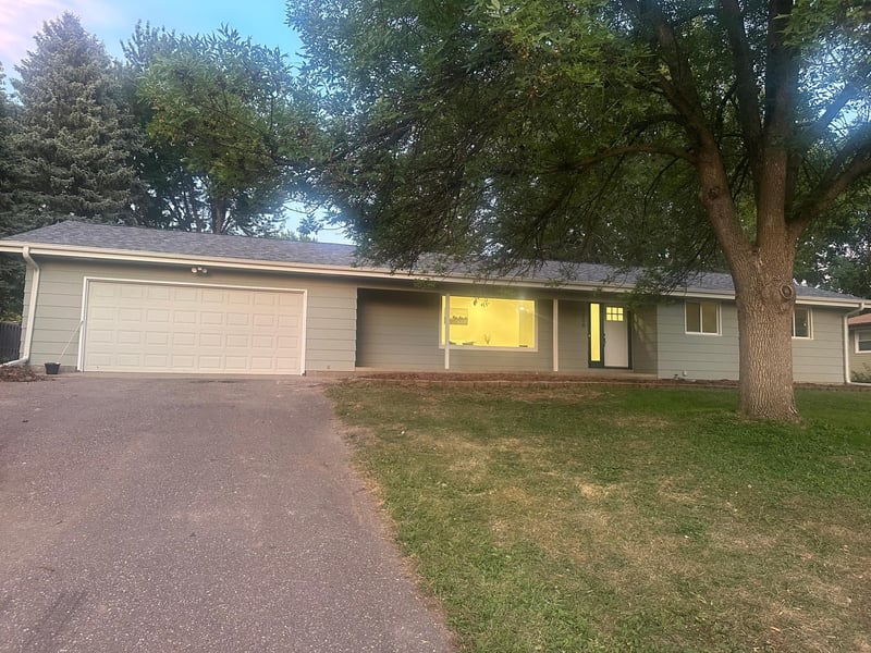 9068 Rice Lake Rd, Maple Grove, MN 55369