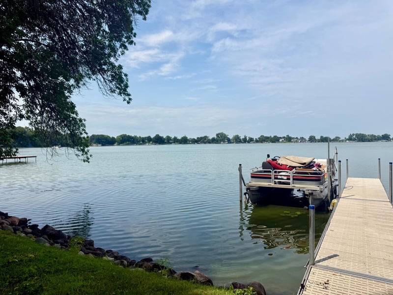 128 Wheaton Dr, Madison Lake, MN 56063