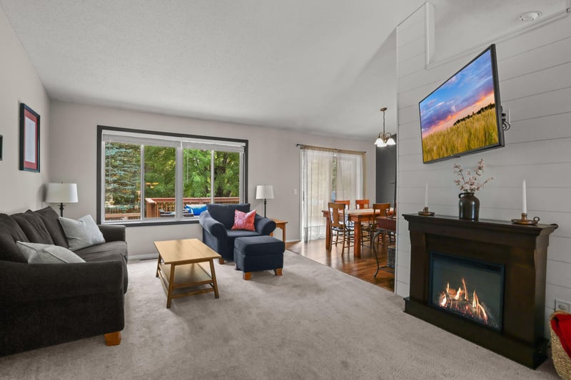 7600 Palomino Ln, Lino Lakes, MN 55014