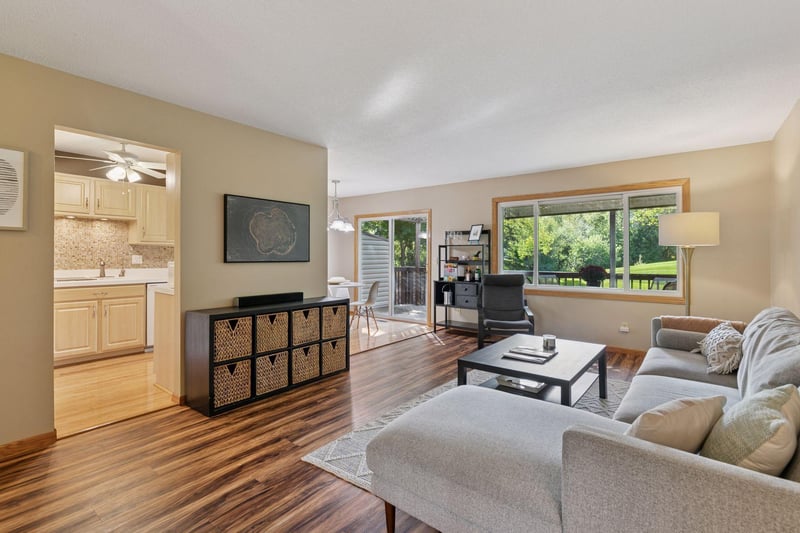 146 River Woods Ln, Burnsville, MN 55337
