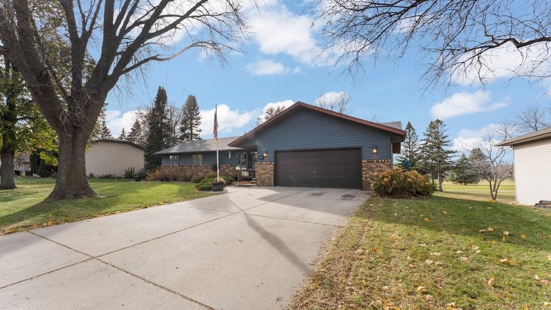 308 23rd St SE, Willmar, MN 56201