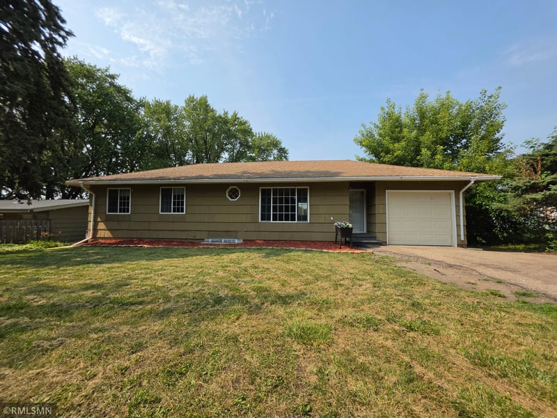 1306 Woodhill Rd, Burnsville, MN 55337
