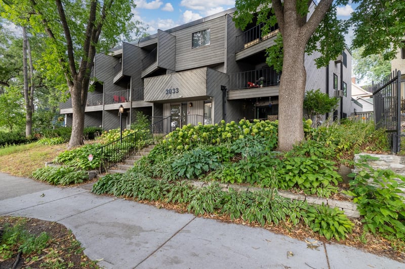 3033 E Bde Maka Ska Pw #301, Minneapolis, MN 55408