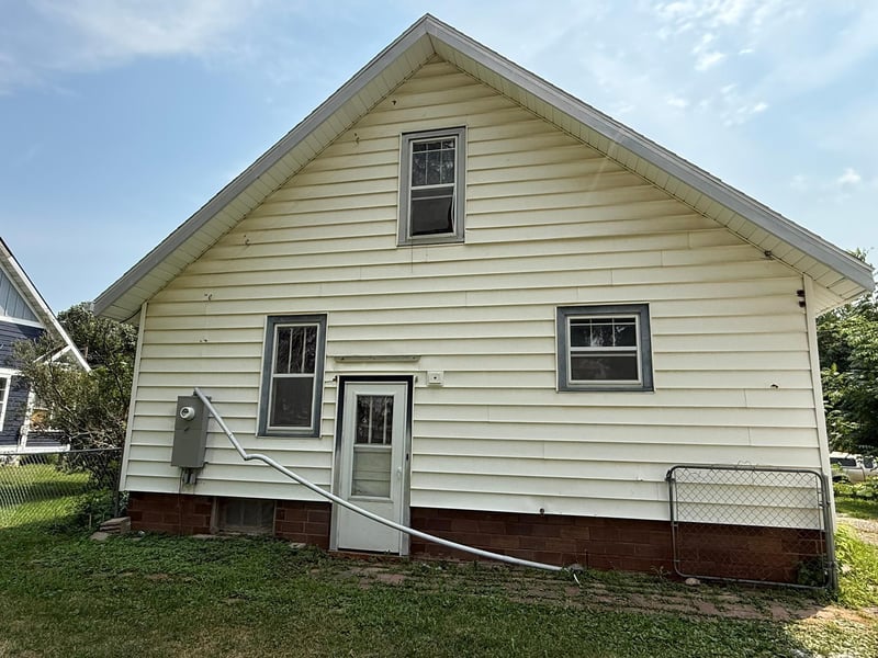 305 1st Ave NE, Dodge Center, MN 55927