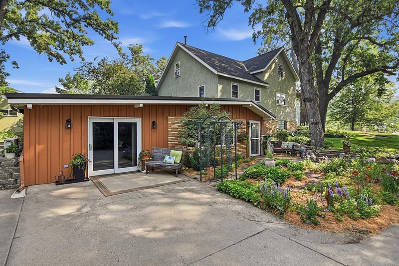 220 4th St S, Sauk Rapids, MN 56379