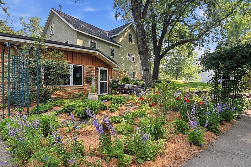 220 4th St S, Sauk Rapids, MN 56379