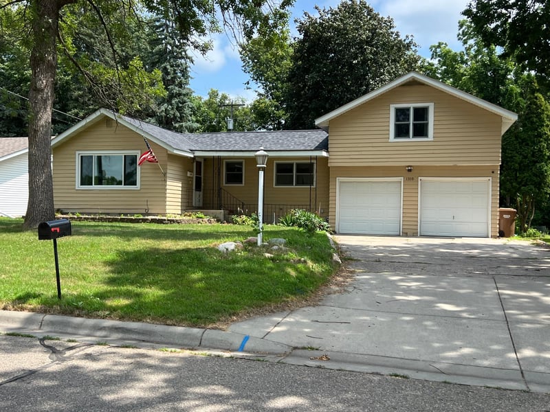 1310 N 6th St N, Montevideo, MN 56265