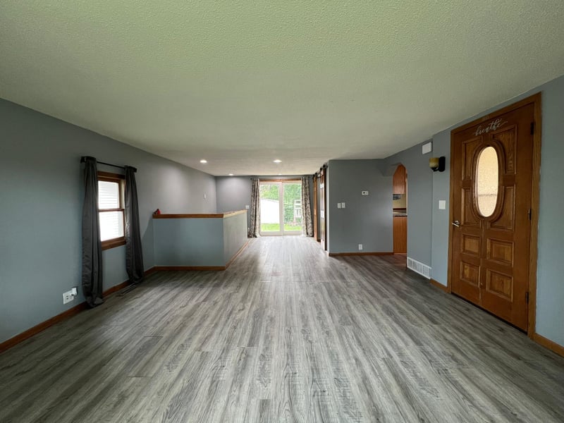 1310 N 6th St N, Montevideo, MN 56265