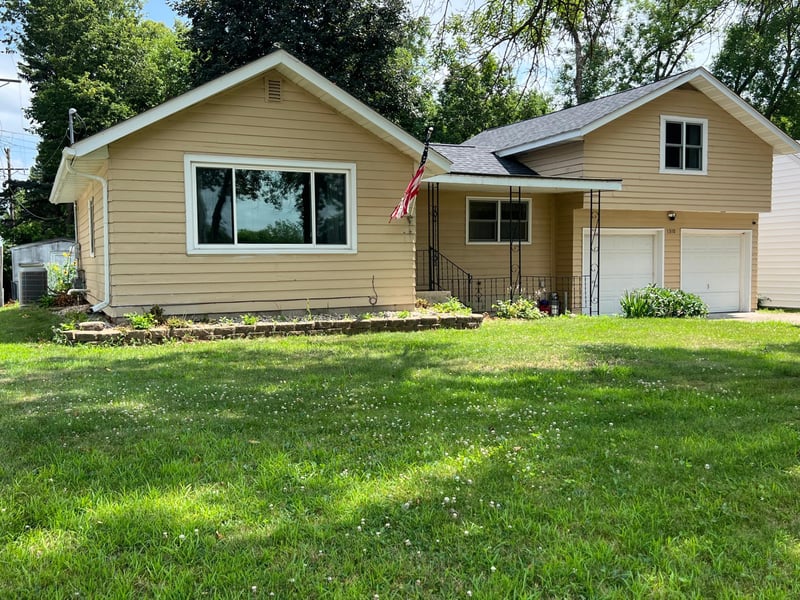 1310 N 6th St N, Montevideo, MN 56265