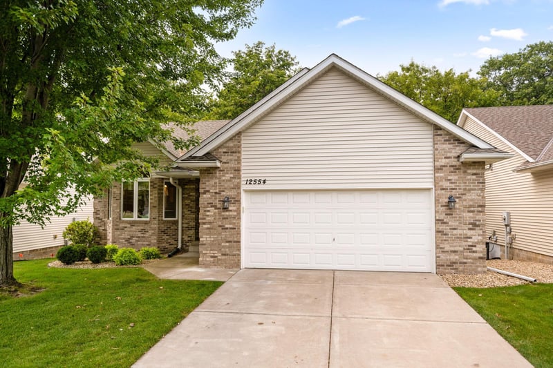 12554 Thrush St NW, Coon Rapids, MN 55448
