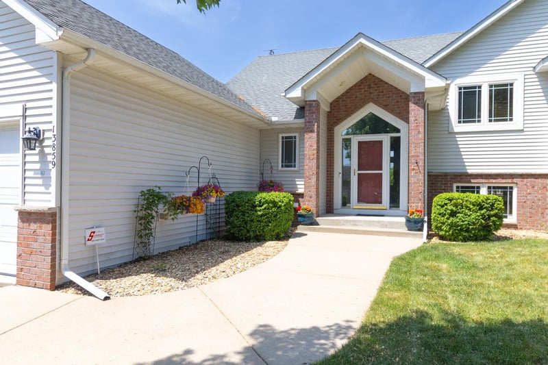 13859 Birchwood Ave, Rosemount, MN 55068