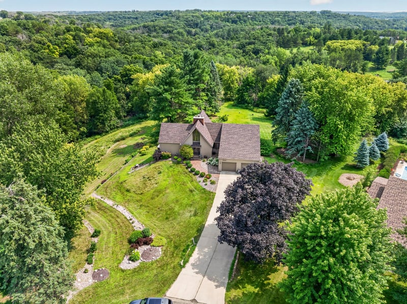 3640 NE Lakeview Ct NE, Rochester, MN 55906